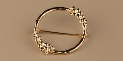 The Forget-Me-Not 'Wreath' Brooch in solid 9-carat Gold