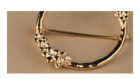 The Forget-Me-Not 'Wreath' Brooch in solid 9-carat Gold