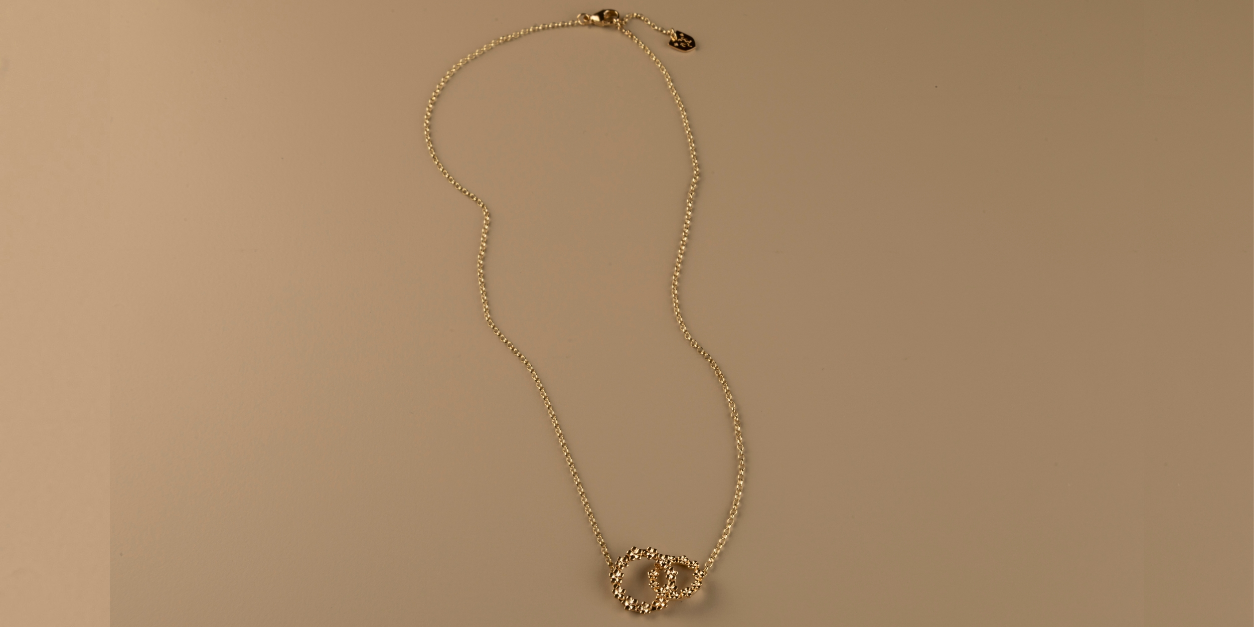 The Forget-Me-Not 'Wreath' Love Link Necklace in solid 9-carat Gold