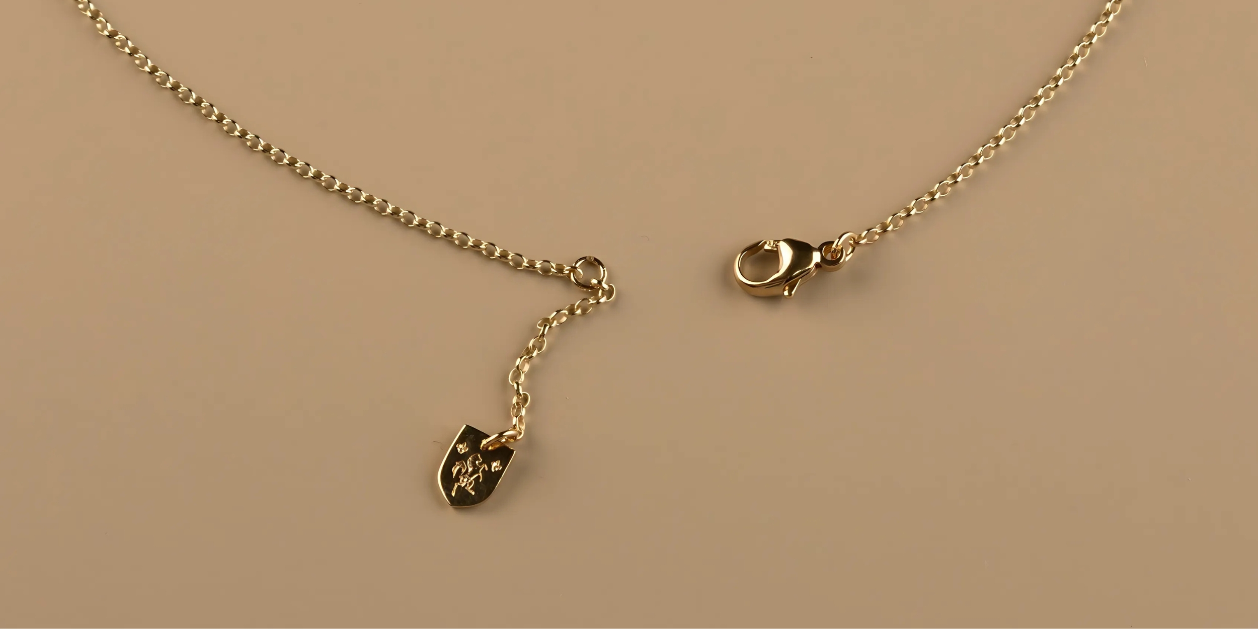 The Forget-Me-Not 'Wreath' Love Link Necklace in solid 9-carat Gold