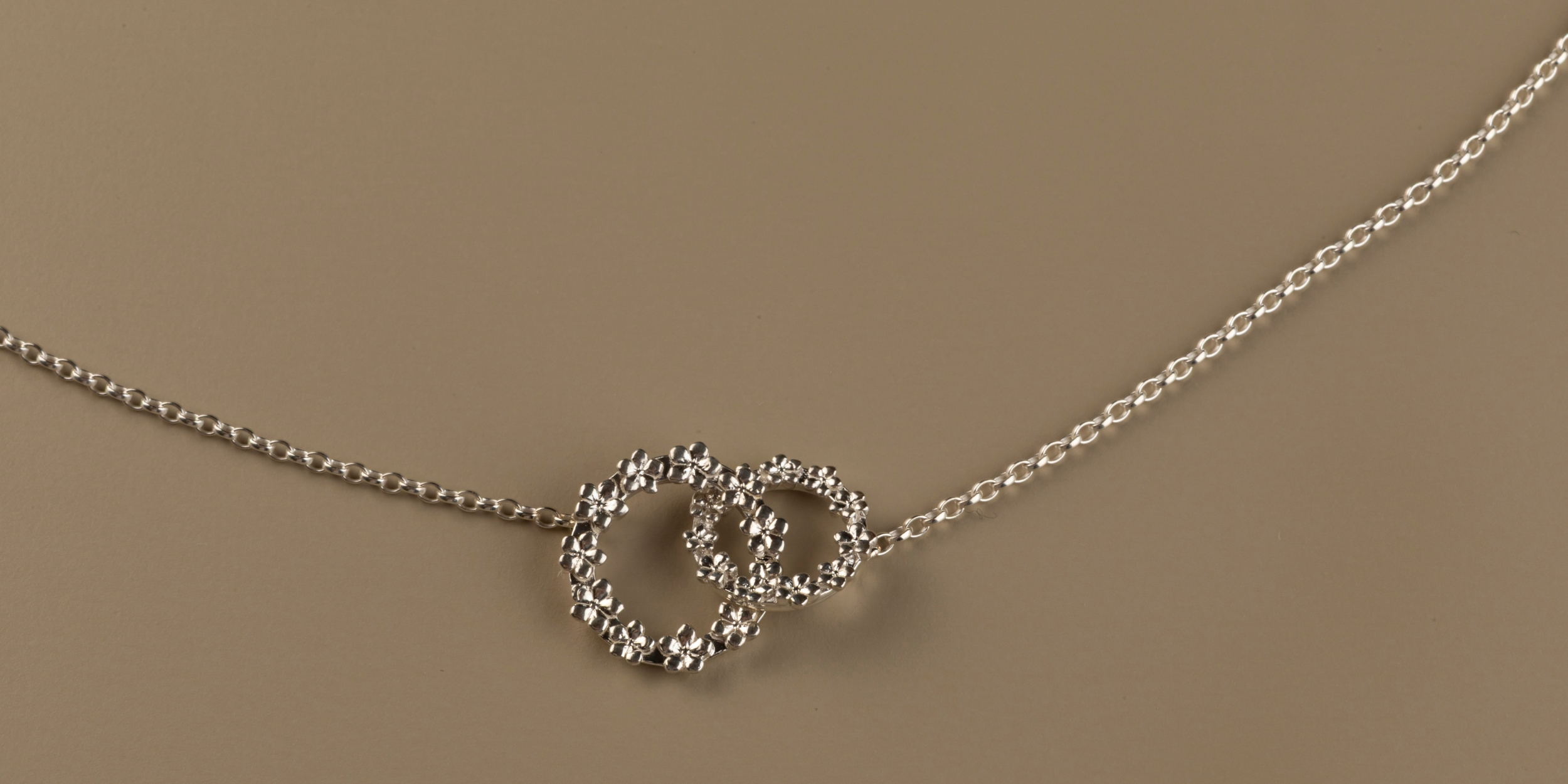 The Forget-Me-Not 'Wreath' Love Link Necklace in Silver