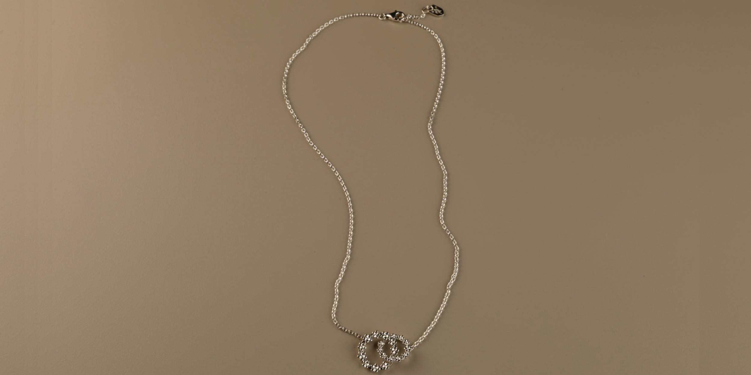 The Forget-Me-Not 'Wreath' Love Link Necklace in Silver
