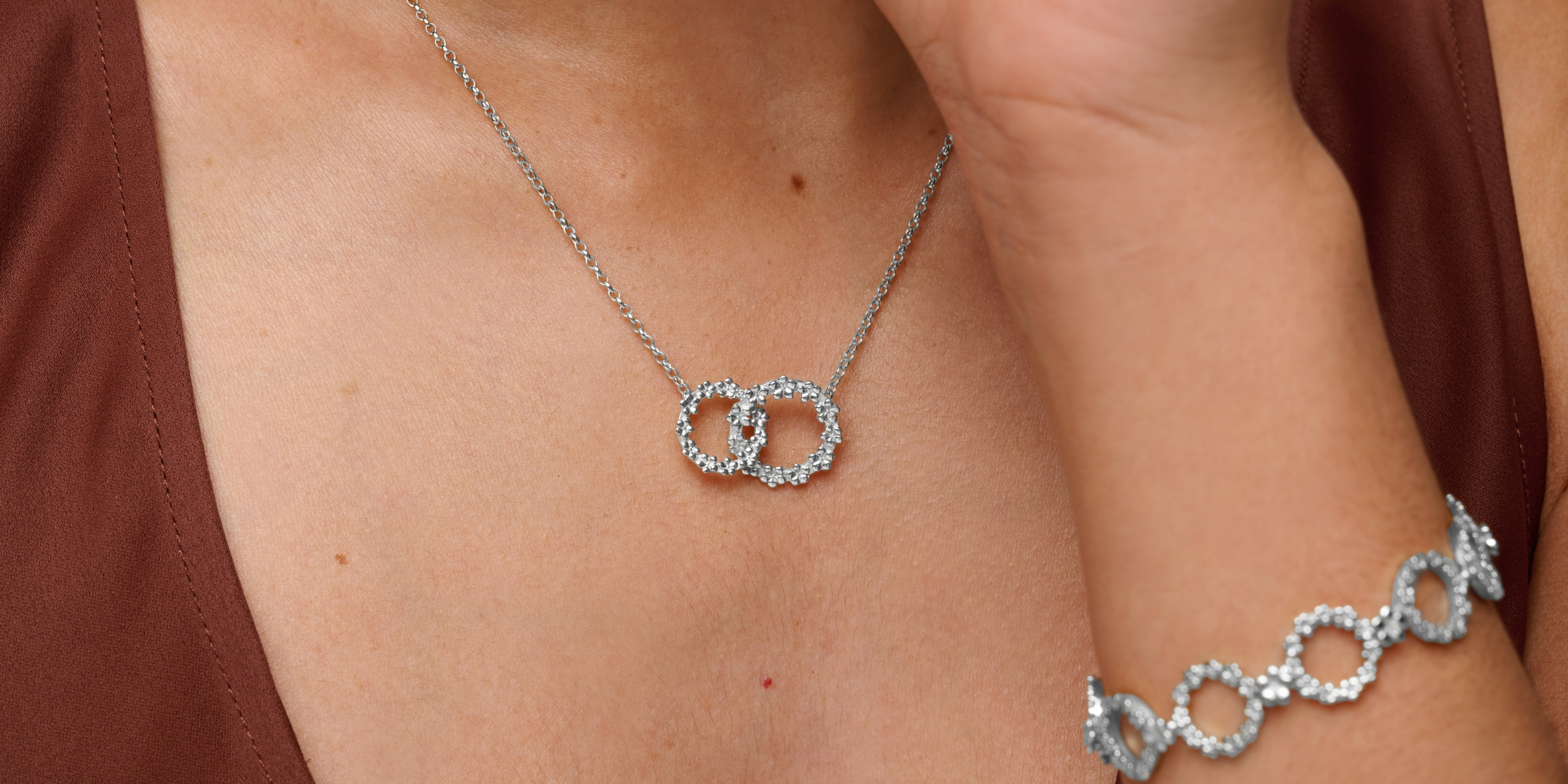 The Forget-Me-Not 'Wreath' Love Link Necklace in Silver