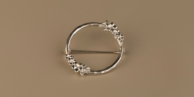 The Forget-Me-Not 'Wreath' Silver Brooch