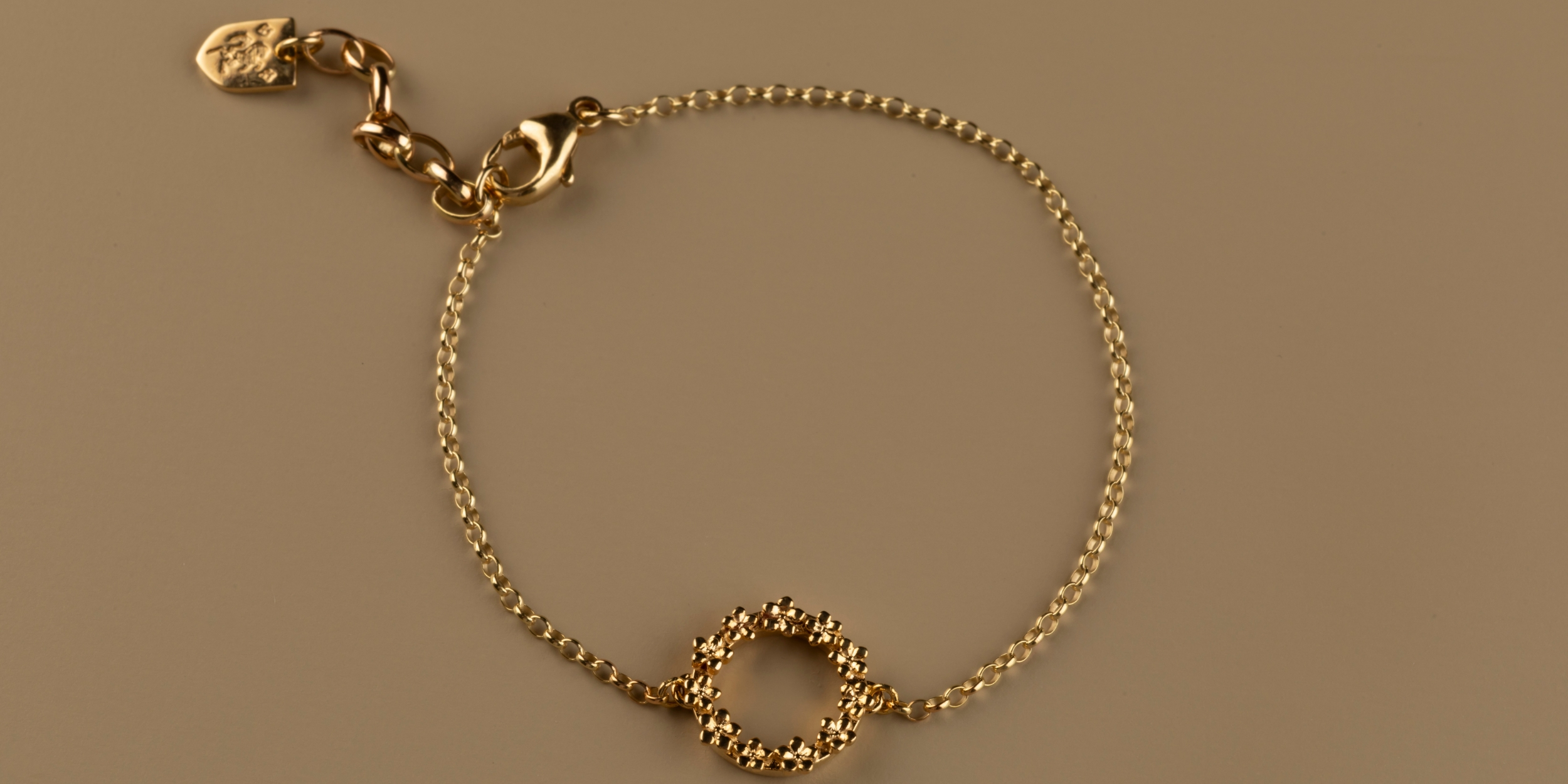 The Forget-Me-Not 'Wreath' Solid 9-carat Gold Bracelet