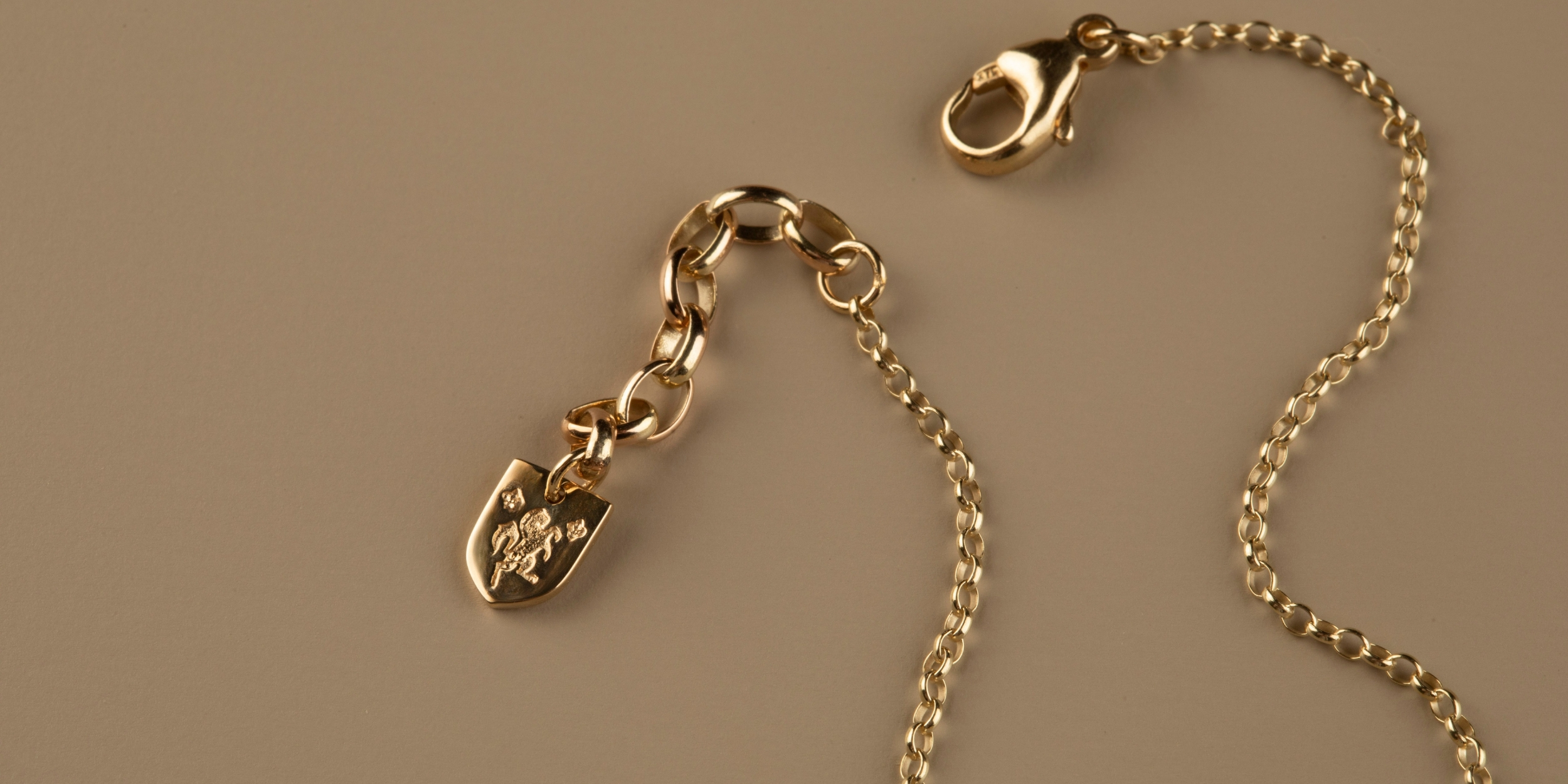 The Forget-Me-Not 'Wreath' Solid 9-carat Gold Bracelet