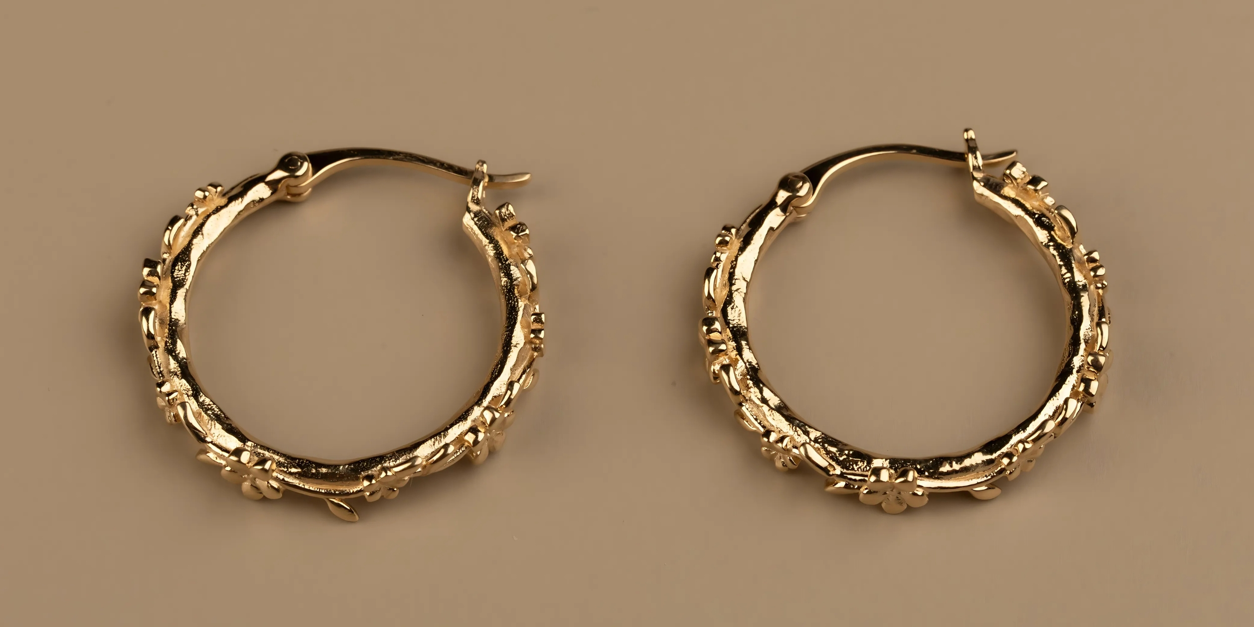 The Forget-Me-Not 'Wreath' Hoop Earrings in solid 9-carat Gold